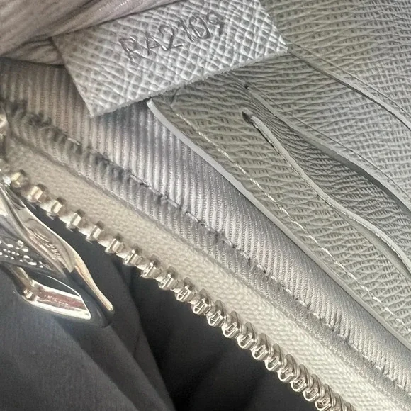 Louis Vuitton White Monogram Antarctica Zip Pouch O-Case Clutch - Picture 2 of 9